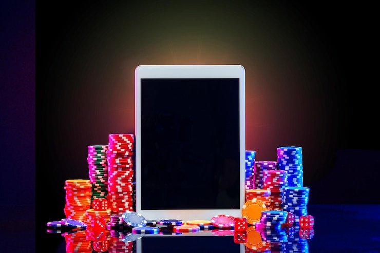 Pengguna memeriksa syarat bonus di mobile
